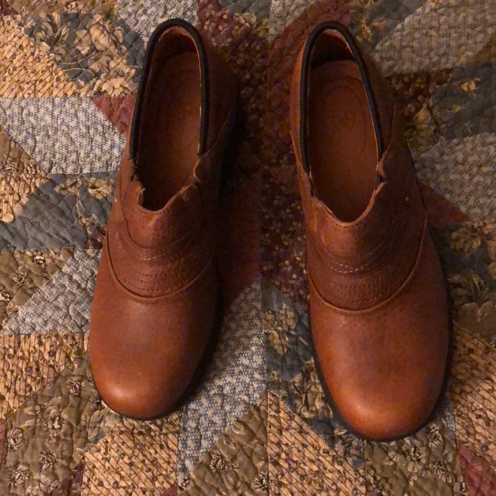 Ariat safety toe shoes (clogs) size 9.5. New
